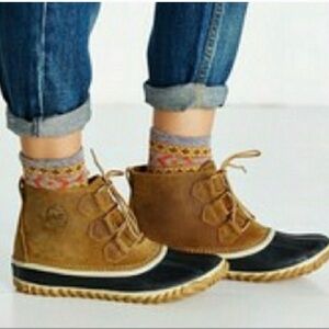 Sorel Out 'N About Leather Duck Boots Tan Black Size 6